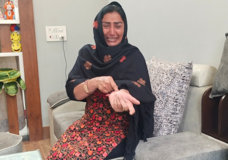 ਸਵੀਟੀ ਬੁਰਾ ਦੀ ਮਾਂ ਸੁਦੇਸ਼ ਦੇਵੀ ਦੇਵੀ ਦੀ ਫਾਈਲ ਮੀਡੀਆ ਮੀਡੀਆ ਨਾਲ ਗੱਲ ਕਰ ਰਹੀ ਹੈ.