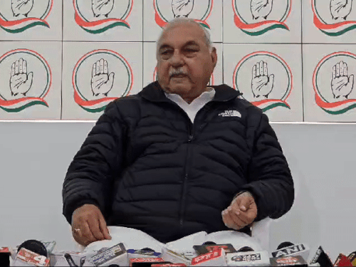 चंडीगढ़ में पत्रकारों के सवालों के जवाब देते पूर्व सीएम भूपेंद्र सिंह हुड्डा।