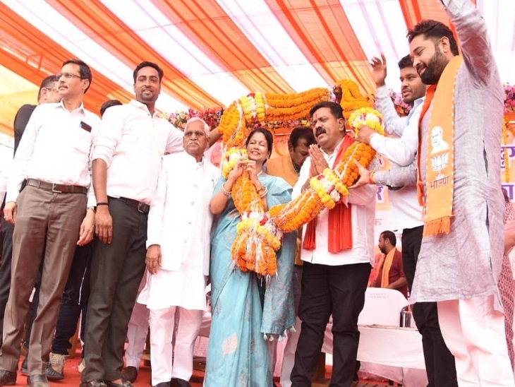 गजमाला से उप मुख्यमंत्री विजय शर्मा का किया गया स्वागत।