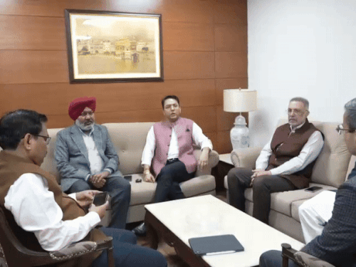 चंडीगढ़ में हुई सब-कमेटी की बैठक में डीजीपी पंजाब गौरव यादव भी पहुंचे। - Dainik Bhaskar