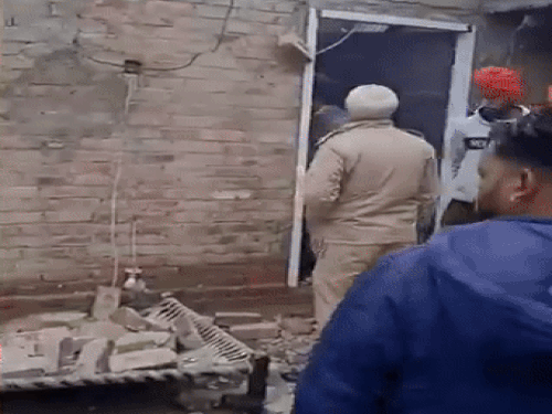 छत गिरने से एक ही परिवार के 5 सदस्यों की मौत। - Dainik Bhaskar