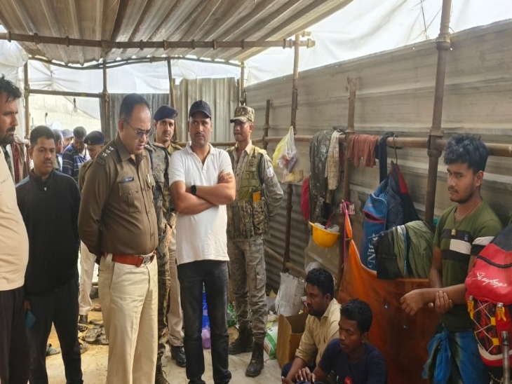 Ther से से कैंप में में में rayrती क