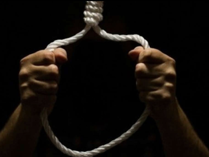 ਸਾਰਜਨ ਦਾਸ ਅਤੇ ਉਸ ਦੀ ਧੀ ਸ੍ਰੀਜਾਦਾਸ ਨੇ ਹਸਪਤਾਲ ਤੋਂ ਆਉਣ ਤੋਂ ਬਾਅਦ ਖੁਦਕੁਸ਼ੀ ਕੀਤੀ. - ਡੈਨਿਕ ਭਾਸਕਰ