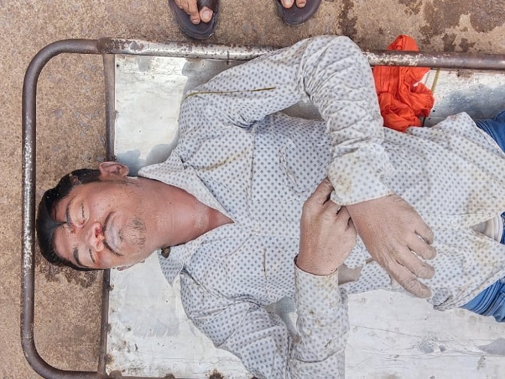 मछुआरों की मदद से शव को निकाला गया बाहर भेजा मरचुरी