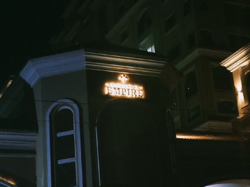 ये ऐश्वर्या एंपायर सोसाइटी की बिल्डिंग है। यहां से छात्रा की गिरने से मौत हुई है।