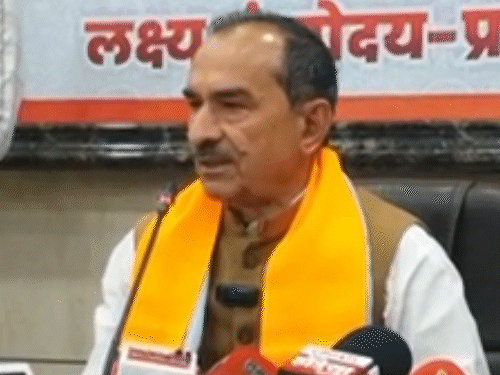 अधिकारी की अक्ल काम करनी चाहिए; गहलोत ने फ्री स्मार्टफोन से सरकारी खजाना लूटा|जयपुर,Jaipur - Dainik Bhaskar
