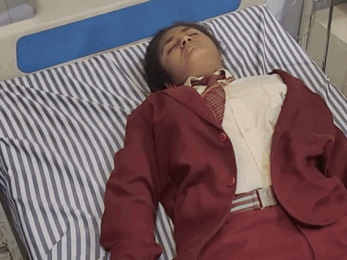 बहरोड़ के उपजिला हॉस्पिटल में भर्ती स्कूली बच्चे। कुल 10 बच्चे घायल हुए हैं।