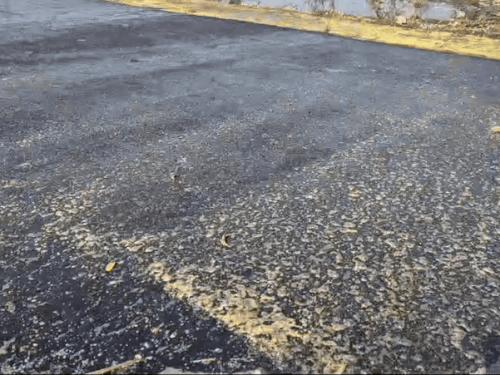 हाइड्रो केमिकल एसिड काफी दूर तक सड़क पर फैल गया।