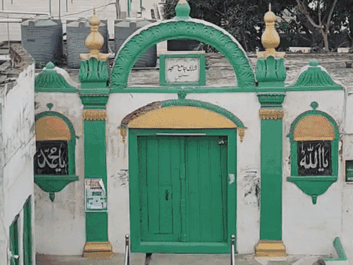 संभल की जामा मस्जिद को लेकर हिंदू पक्ष का दावा है कि ये पहले हरिहर मंदिर था, जिसे बाबर ने 1529 में तुड़वाकर मस्जिद बनवा दिया। - Dainik Bhaskar