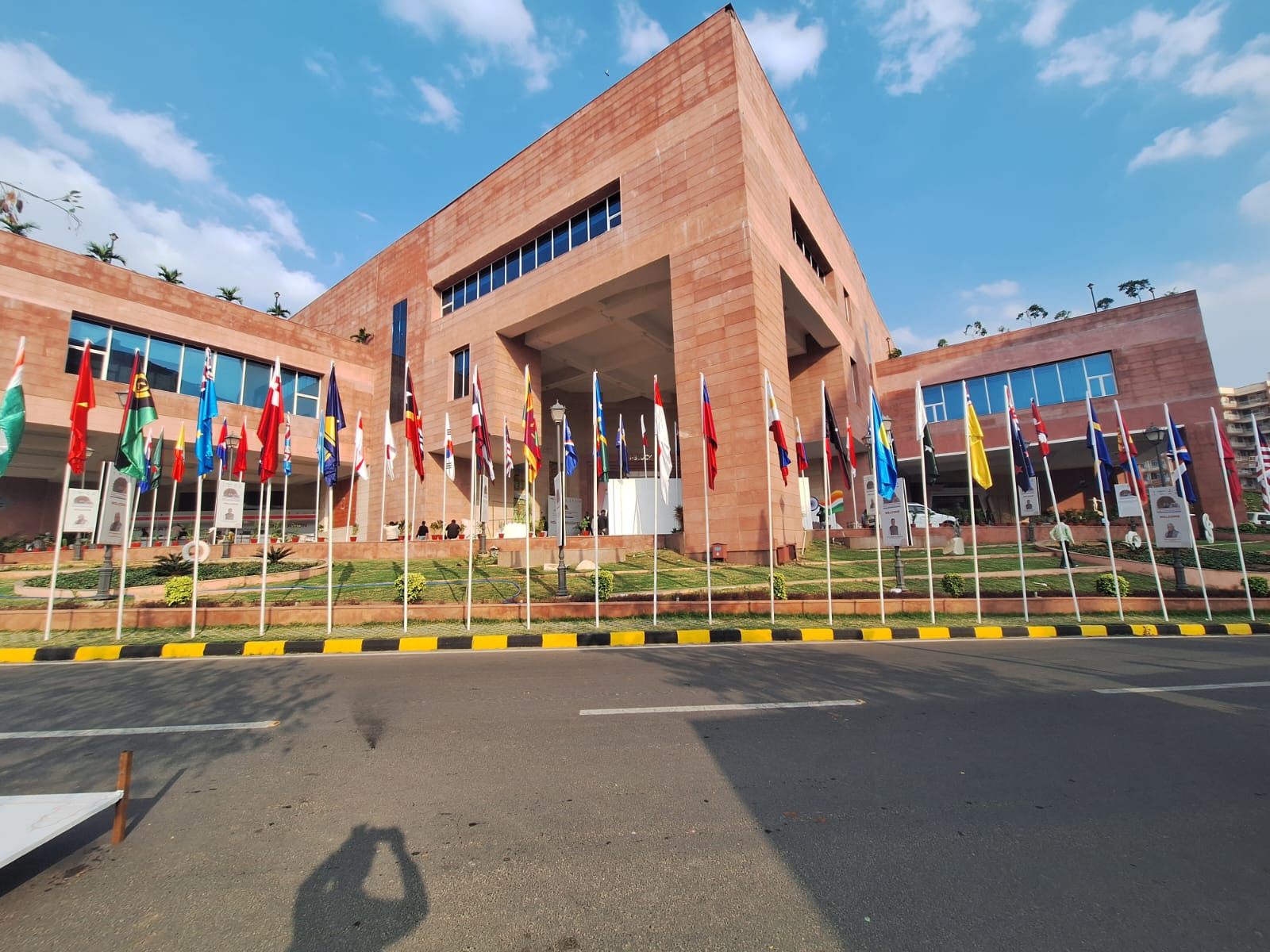 राजस्थान इंटरनेशनल सेंटर में आयोजित 12वें क्षेत्रीय 3आर और सर्कुलर इकोनॉमी फोरम में 38 देशों के 1000 से अधिक प्रतिनिधि हिस्सा ले रहे हैं।