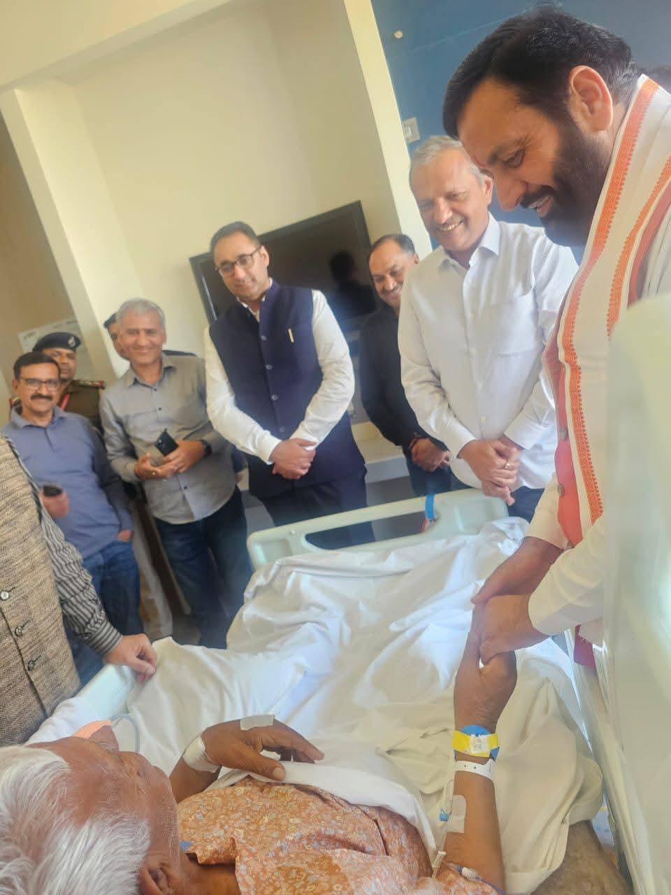 ਐਤਵਾਰ ਨੂੰ, ਹਰਿਆਣਾ ਸੀਐਮ ਨਬੀ ਸਿੰਘ ਸੈਤਰੀ ਸਾਬਕਾ ਮੰਤਰੀ ਸਤਪਾਲ ਸੰਗਵਾਨ ਨੂੰ ਮਿਲਣ ਲਈ ਹਸਪਤਾਲ ਪਹੁੰਚੇ.