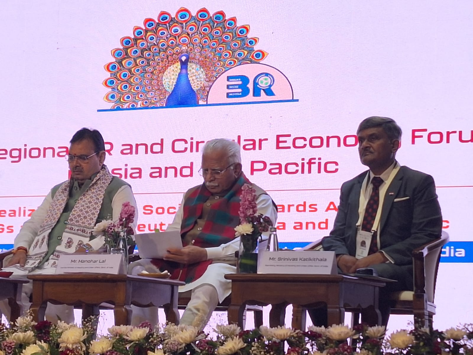 कार्यक्रम की जानकारी देने के लिए सीएम भजनलाल शर्मा, केंद्रीय मंत्री मनोहर लाल खट्टर ने मीडिया से बातचीत की