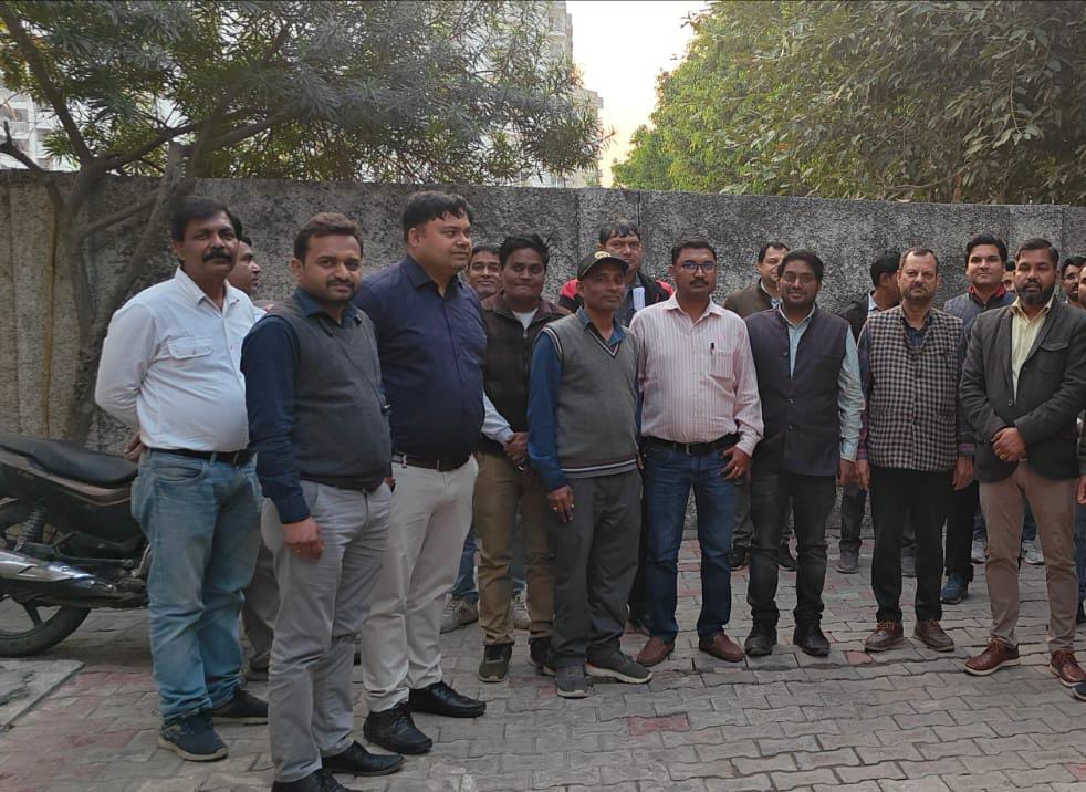 Ghaziabad News : 'निजीकरण के पीछे भ्रष्टाचार' बिजली कर्मचारियों का बिजली भवन पर हंगामा 2 आज आंदोलन का 96 वां दिन है।