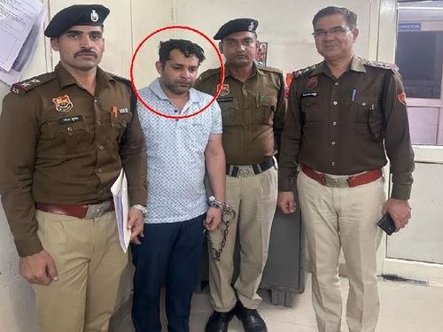 लाल सर्कल में दिख रहा आरोपी सचिन, जिसने हिमानी नरवाल की हत्या की।