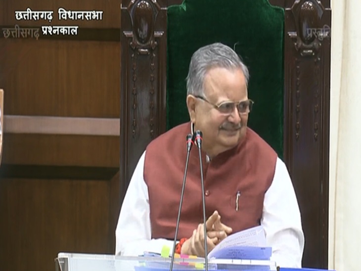 मूणत 2047 तक मंत्री बनेंगे कांग्रेसियों की ओर से आए इस कमेंट को सुनकर डॉ रमन भी हंसने लगे।