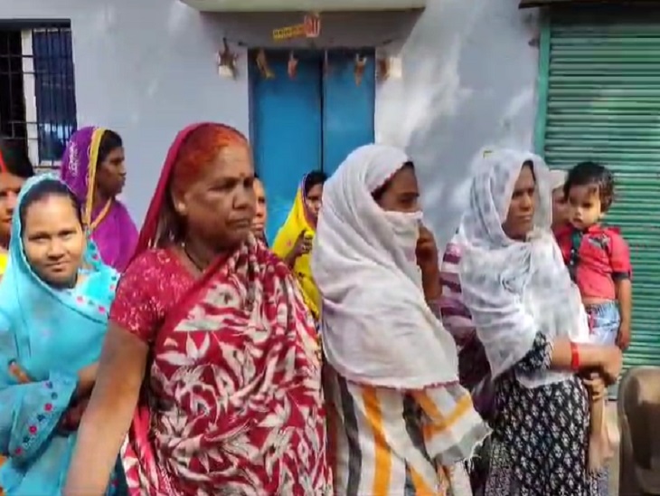 वार्ड की महिलाओं ने की दूषित पानी आने की शिकायत