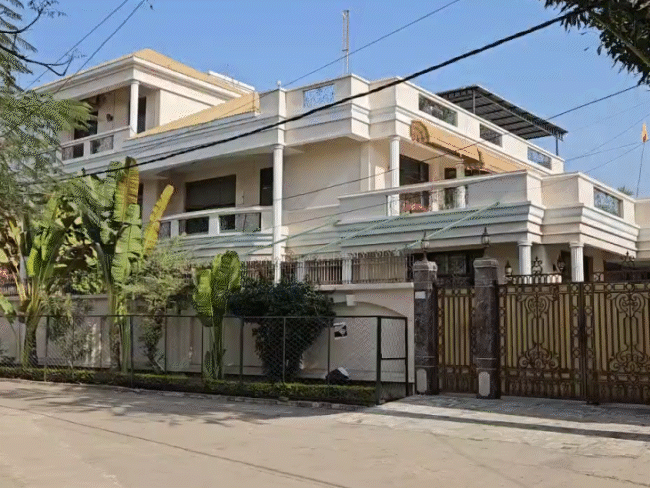 ਸਿਵਲ ਠੇਕੇਦਾਰ ਐਟੂਲ ਮਹਿਕਾਰ ਦੇ ਇਸ ਘਰ 'ਤੇ ਖੋਜ ਜਾ ਰਹੀ ਹੈ.