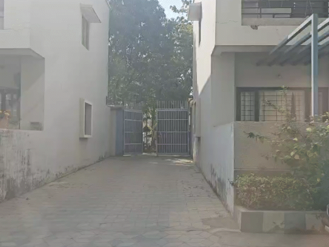 ਇਨਕਮ ਟੈਕਸ ਵਿਭਾਗ ਦੇ ਅਧਿਕਾਰੀ ਸੁਨੀਲ ਲੜਾਕੂ ਦੇ ਇਸ ਸਮਾਰੋਹ ਤੇ ਜਾਂਚ ਕਰ ਰਹੇ ਹਨ.