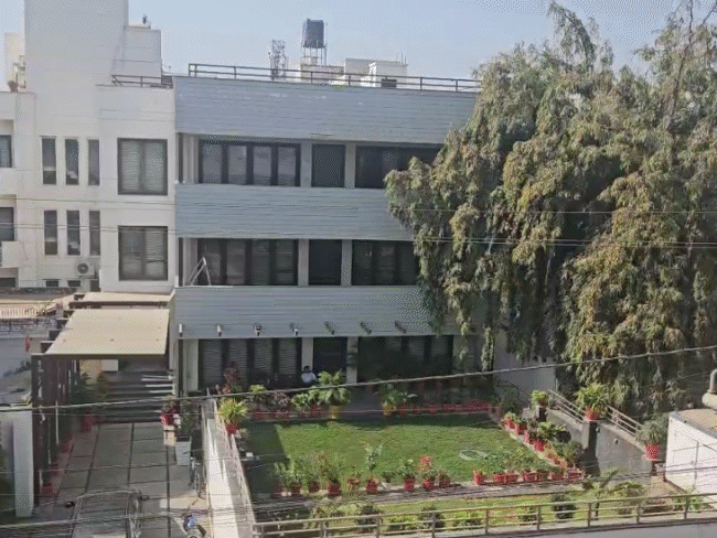 ਟੀਮ ਗੋਇਲ ਪਰਿਵਾਰ ਦੇ ਇਸ ਆਲੀਸ਼ਾਨ ਹਾ House ਸ ਵਿਚ ਵੀ ਪੜਤਾਲ ਕਰ ਰਹੀ ਹੈ.