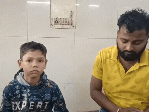 घराबाहेर पडल्यावर लचके तोडतात कुत्रे: यूपीतील बहराइच जिल्ह्यात शांतता, मुलांनी सोडली शाळा; काठ्या घेऊन घराबाहेर पडतात लोक जखमी मुलांना रुग्णालयात आणण्यात आले.