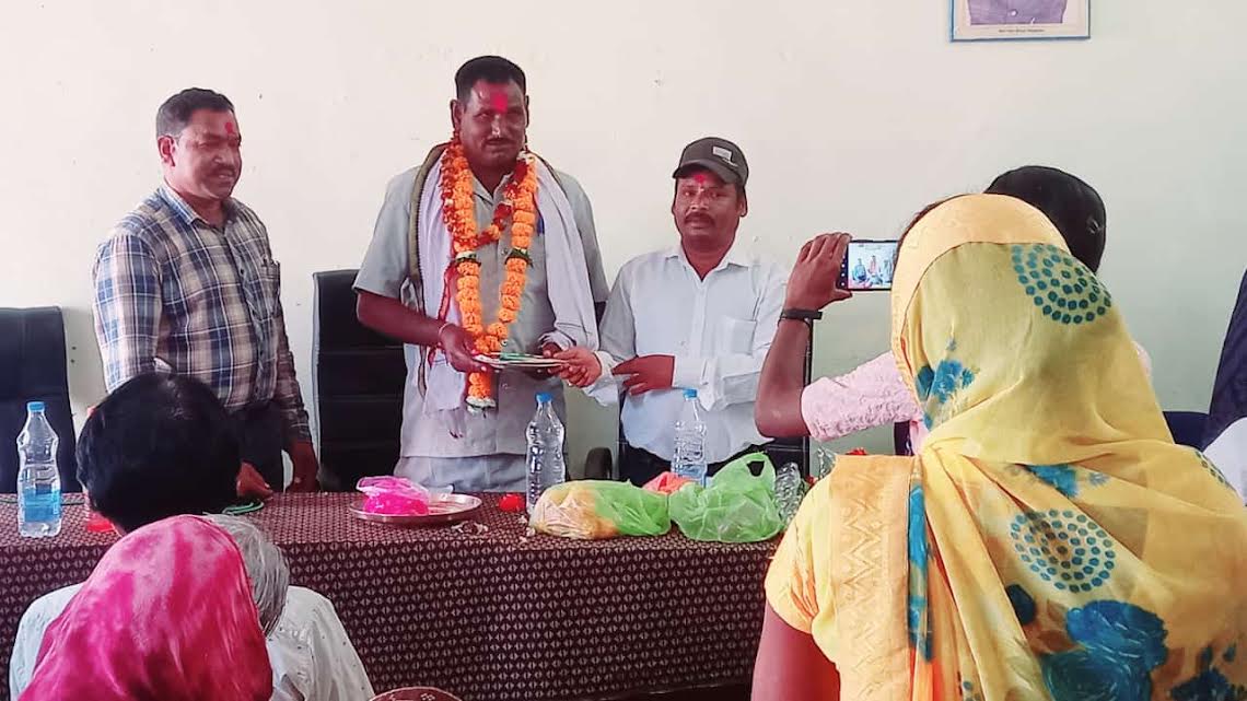 Panchs along with Sarpanch took oath in Gram Panchayat Cheecha | ग्राम ...