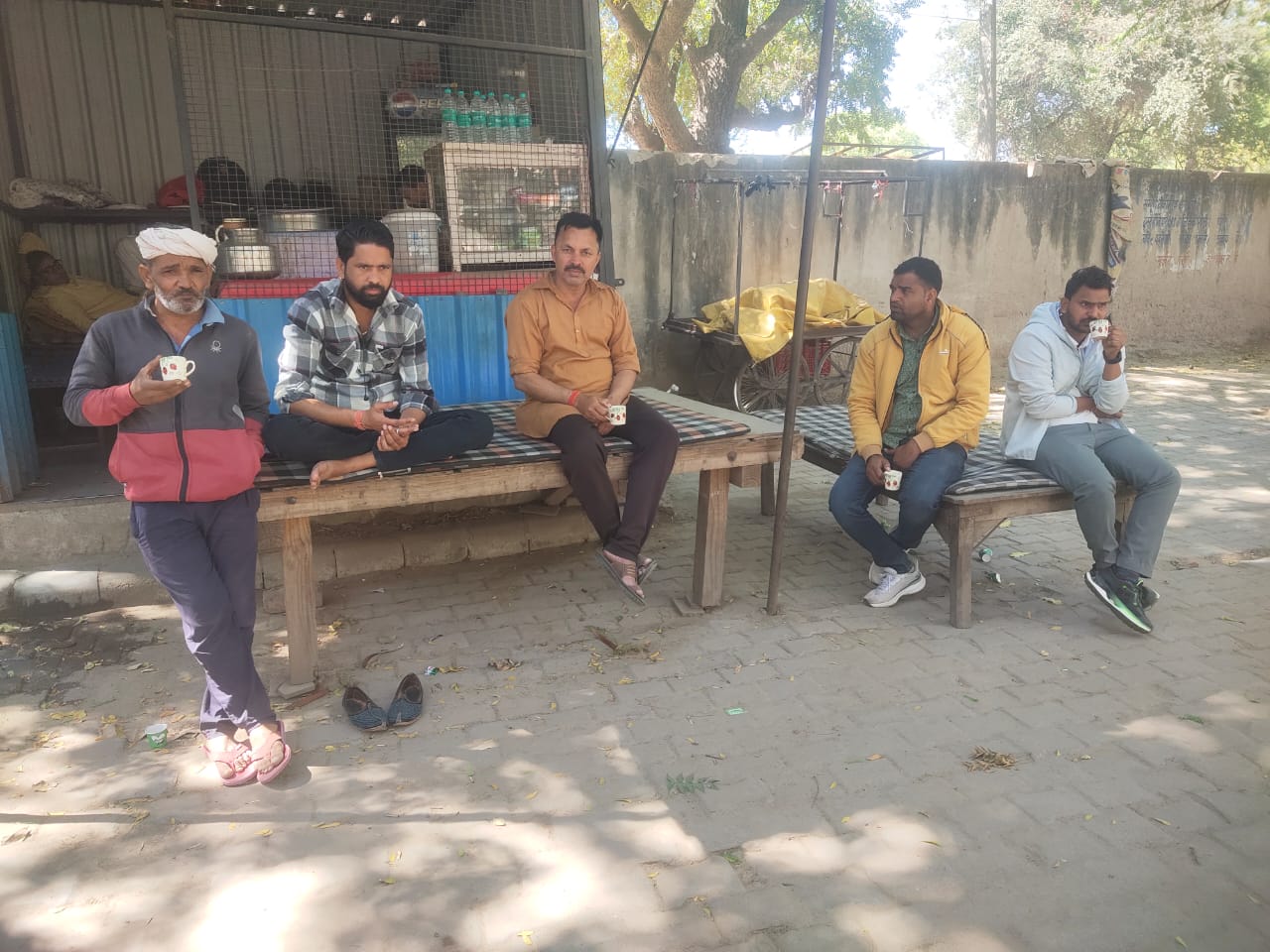 नागरिक अस्पताल में पहुंचे परिजन