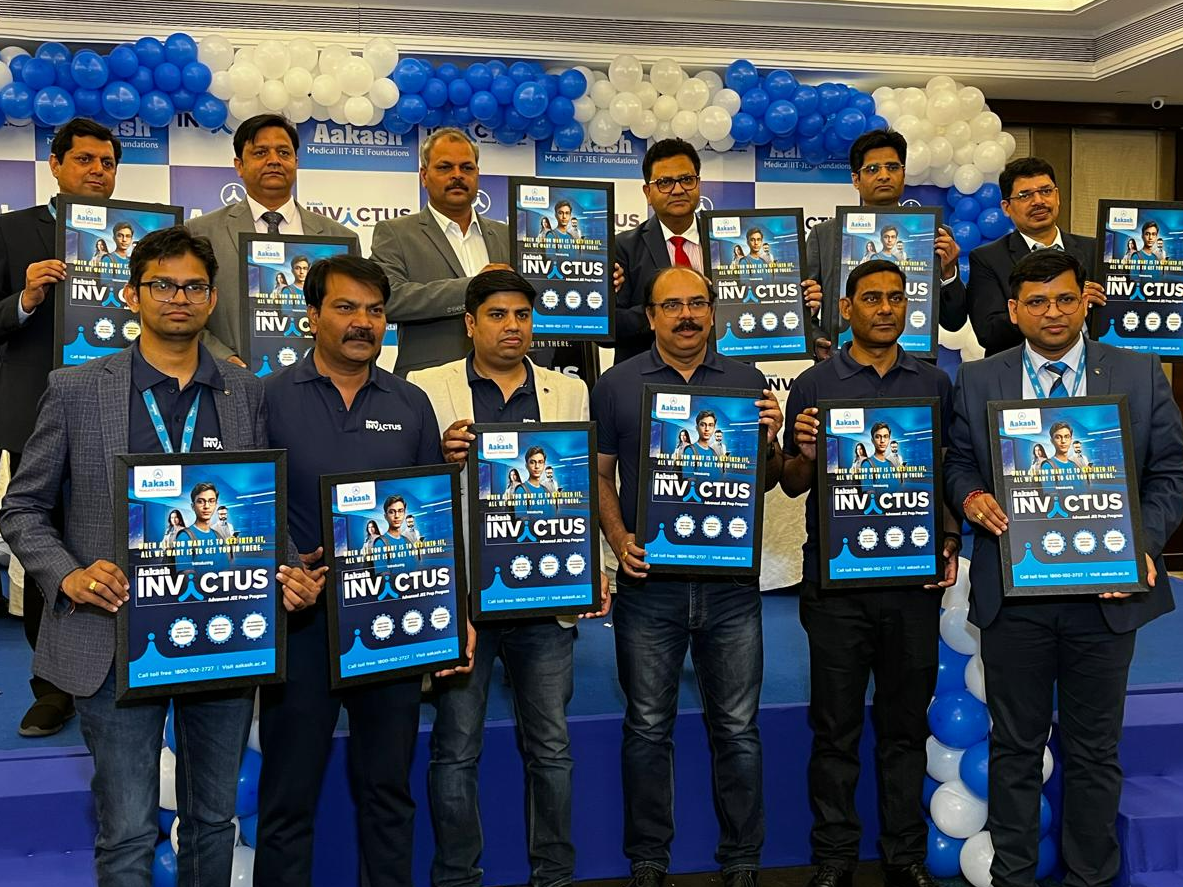 Aakash Invictus Module Review 'Aakash Invictus' program launched for JEE | जेईई के लिए ‘आकाश ...