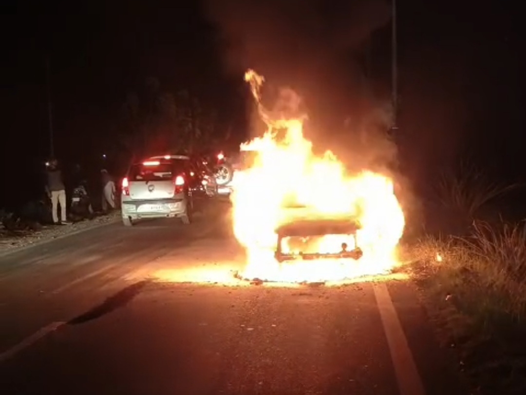 A moving car caught fire in Meerut