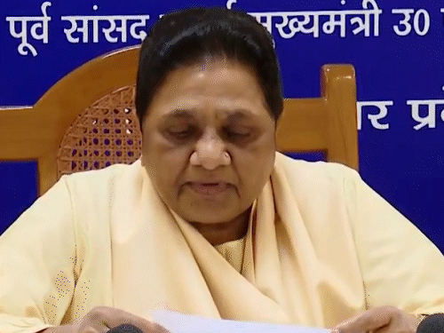 मायावती म्हणाल्या- मोफत धान्य देऊन गरिबांना भिकारी बनवले: एका विशिष्ट धर्माला लक्ष्य केले जात आहे, सरकारला जातीय विचारसरणी बदलावी लागेल मायावती म्हणाल्या- भाजप सरकार काँग्रेसच्या मार्गावर चालत आहे.
