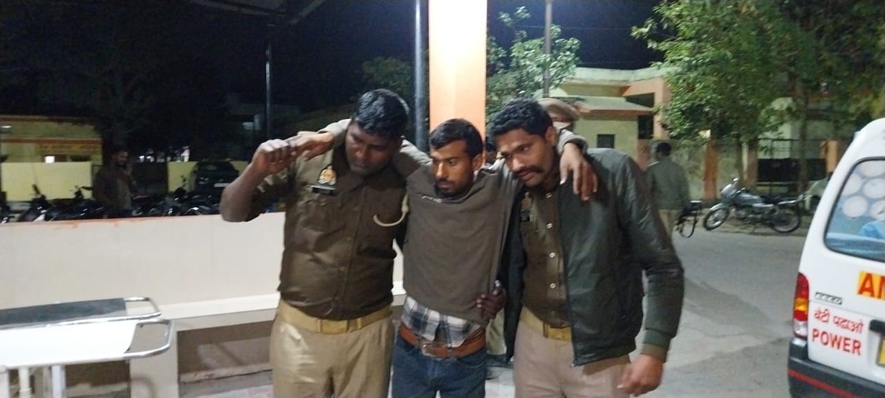 एनकाउंटर में घायल बदमाश को अस्पताल में भर्ती कराया गया।