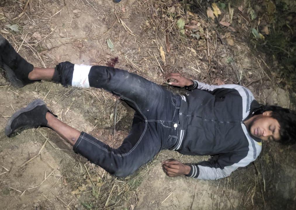 Ghaziabad News : महिलाओं से लूटपाट करने वाला शातिर लुटेरा एनकाउंटर में गिरफ्तार 2 पैर में गोली लगने से घायल युवक।