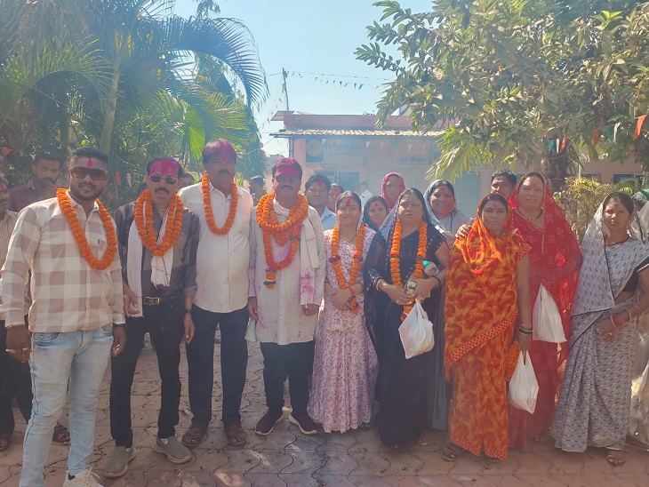 जेवरा में उप सरपंच चुनाव के बाद जश्न - Dainik Bhaskar