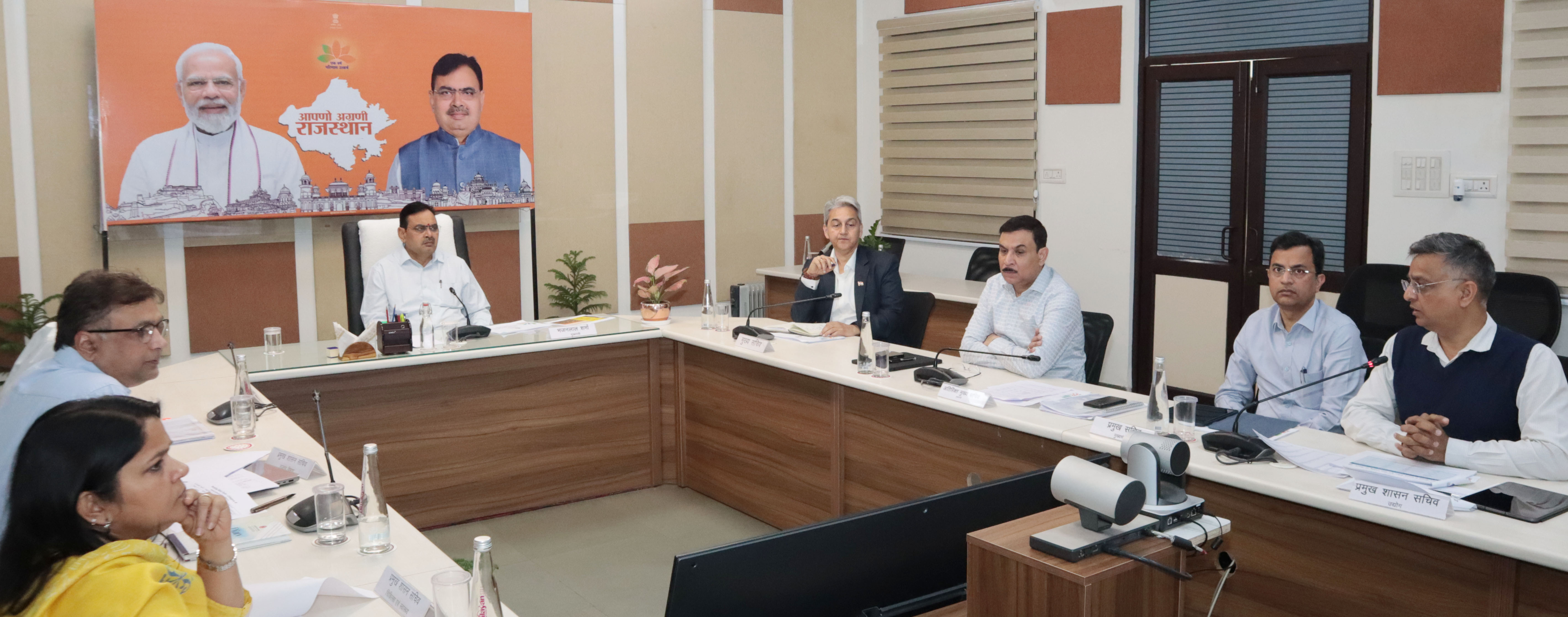 बैठक में मुख्य सचिव सुधांश पंत सहित ऊर्जा, उद्योग और अन्य विभागों के प्रमुख शासन सचिव व शासन सचिव मौजूद रहे।