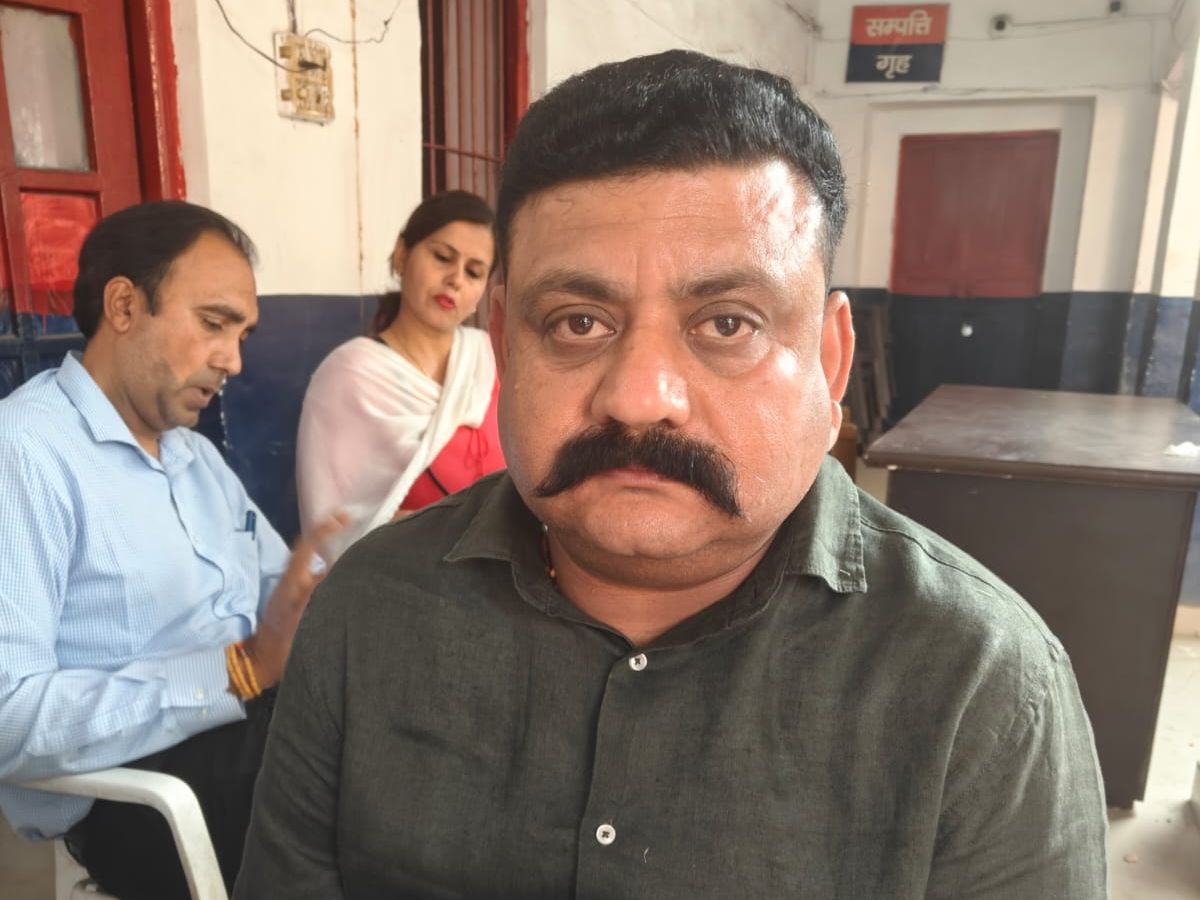 Meerut News : रिश्वत लेते रंगे हाथों दबोचे गए क्लर्क कर्मचारी 2 ad139094 ad88 4933 98bd d105a979d0d1 1741621156861