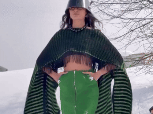 कश्मीर के गुलमर्ग में मॉडल्स ने बर्फ पर रैंप वॉक किया था। - Dainik Bhaskar