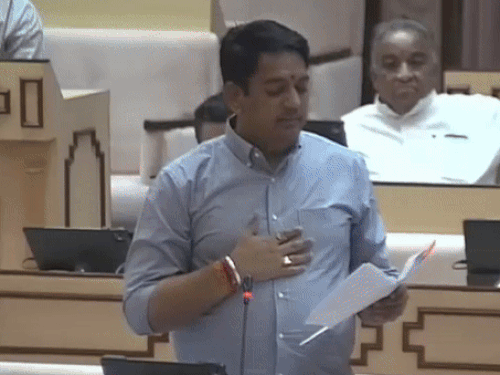 सामाजिक न्याय और अधिकारिता मंत्री अविनाश गहलोत ने जवाब दिया।