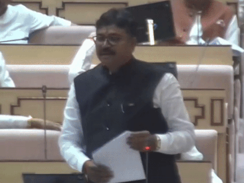 नेता प्रतिपक्ष टीकाराम जूली ने मंत्री के जवाब को गलत करार दिया।