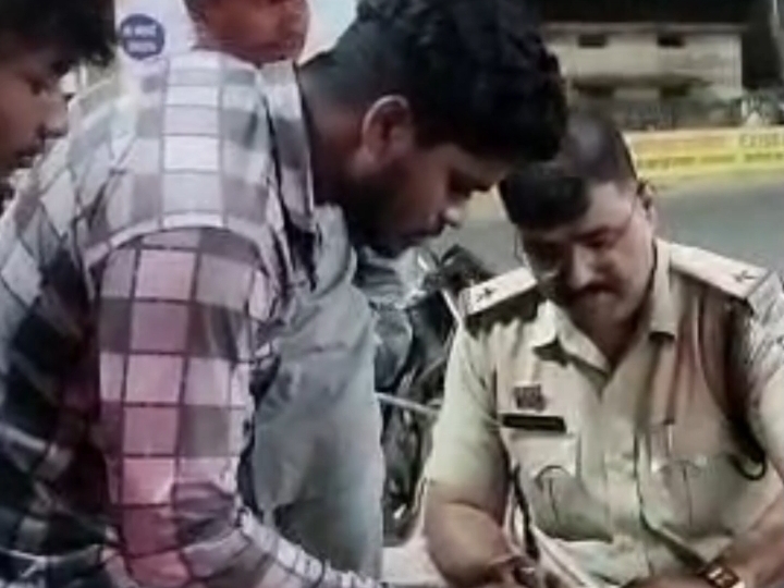 नशा करके गाड़ी चलाने वालों पर पुलिस ने कार्रवाई की है