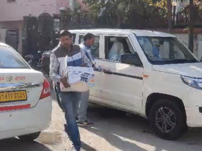 इंजीनियर अविनाश शर्मा के आवास पर नोट गिनने की मशीन मंगवाई गई है।