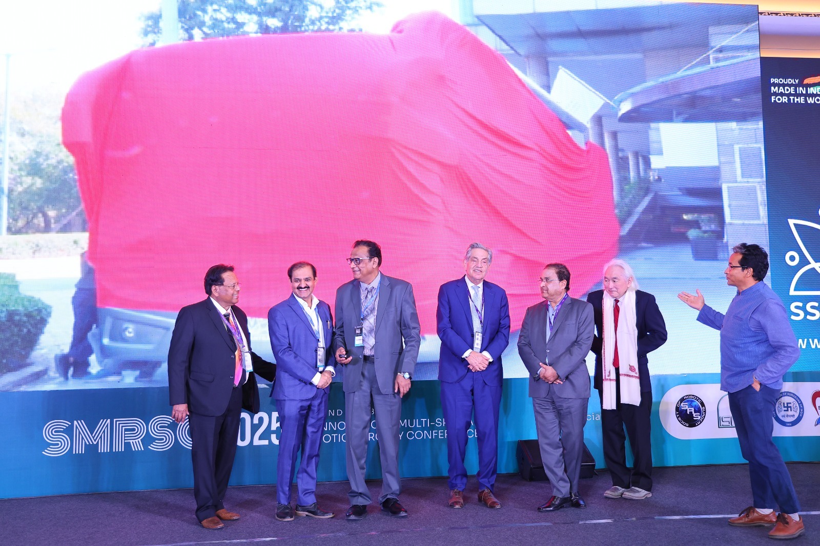 मोबाइल टेली-रोबोटिक सर्जरी यूनिट की लॉंचिंग के दौरान रोबोटिक्स पर रिसर्च करने वाले एक्सपर्ट समेत काफी संख्या में देशभर के डॉक्टर्स मौजूद रहे।