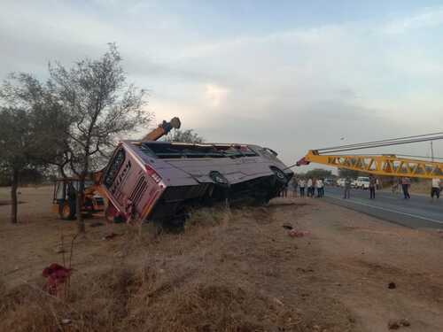 पुलिस अधिकारियों ने बताया कि घायल स्टूडेंट्स से भी हादसे को लेकर जानकारी ली जा रही है।