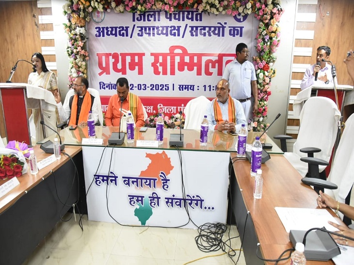 जिला पंचायत सीईओ ने दिलाई सभी को शपथ