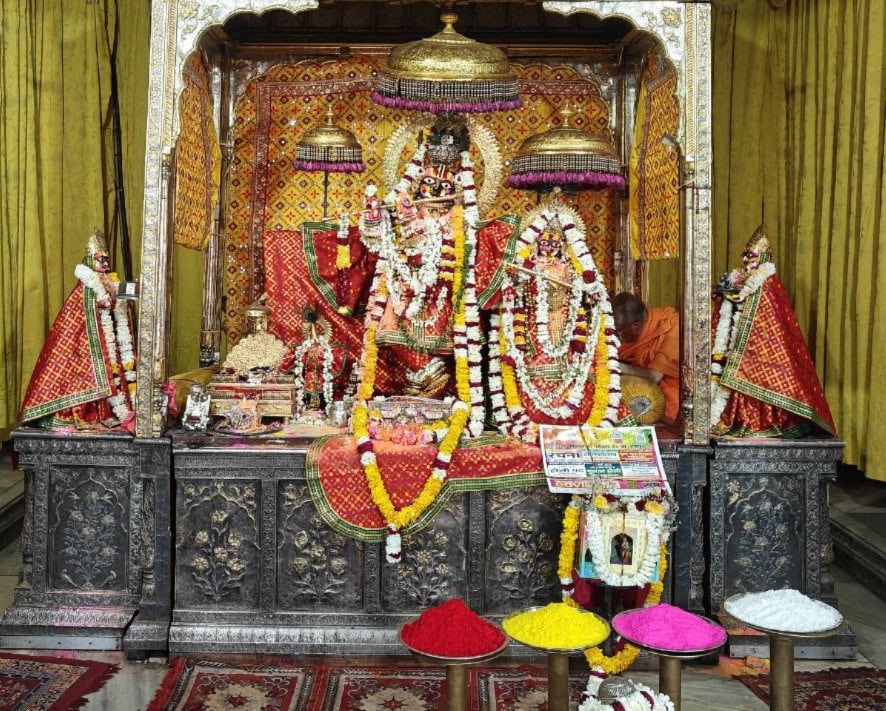 जयपुर के गोविंद देवजी मंदिर में फाग उत्सव मनाया जा रहा है।