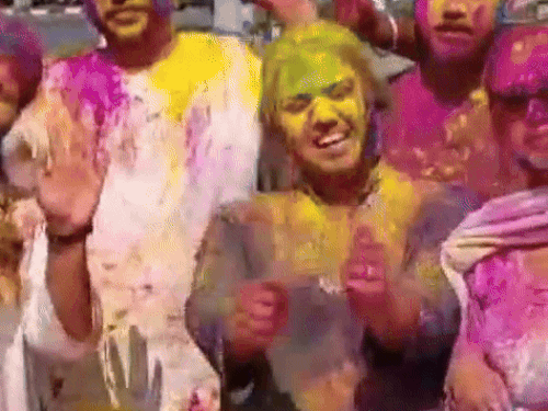 Punjab University Student Holi DJ Dance Color Update | पंजाब यूनिवर्सिटी में रंगों की धूम: छात्रों ने जमकर मनाई होली, डीजे पर झूमे; बोले- 2 साल बाद कैंपस में लौटी ...