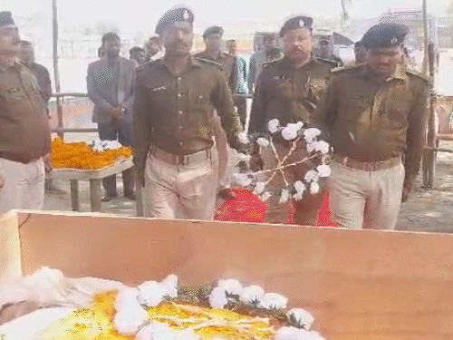 ਰਾਜੀਵ ਰੰਜਨ ਨੂੰ ਅਰੀਆ ਪੁਲਿਸ ਦੀ ਲਾਈਨ ਵਿੱਚ ਸਨਮਾਨ ਦਿੱਤਾ ਗਿਆ ਸੀ.