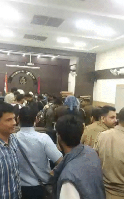 ਮੰਗਲਵਾਰ ਨੂੰ ਲਖਨ ਮੌਕੇ ਪੁਲਿਸ ਲਾਈਨ ਵਿੱਚ ਪੀੜਤਾਂ ਤੋਂ ਪੁੱਛਗਿੱਛ ਕੀਤੀ ਗਈ.