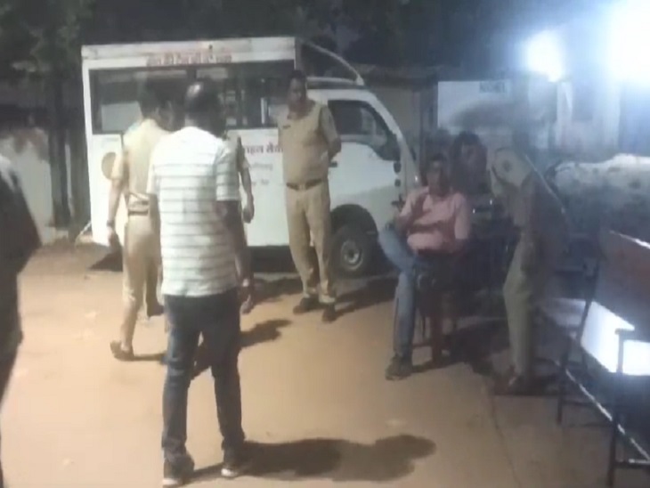 एएसपी सिटी सुखनंदन राठौर और टीआई जामुल कपिल देव पाण्डेय ने रात में बैठकर कराया पोस्टमार्टम