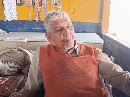 ढाबा ऑपरेटर रमेश कुमार प्रकरणाची माहिती देताना.
