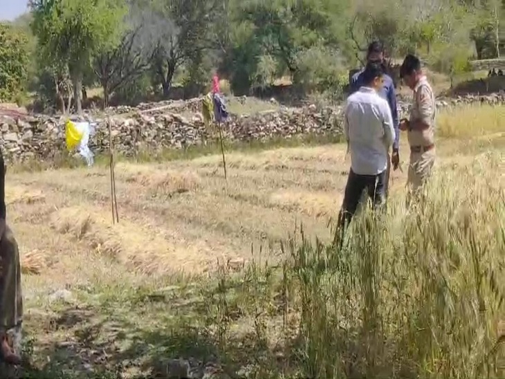 उदयपुर के गोगुंदा थाना क्षेत्र में शनिवार को एक युवक का शव खेत में पड़ा मिलने के बाद आसपास क्षेत्र में सनसनी फैल गई।