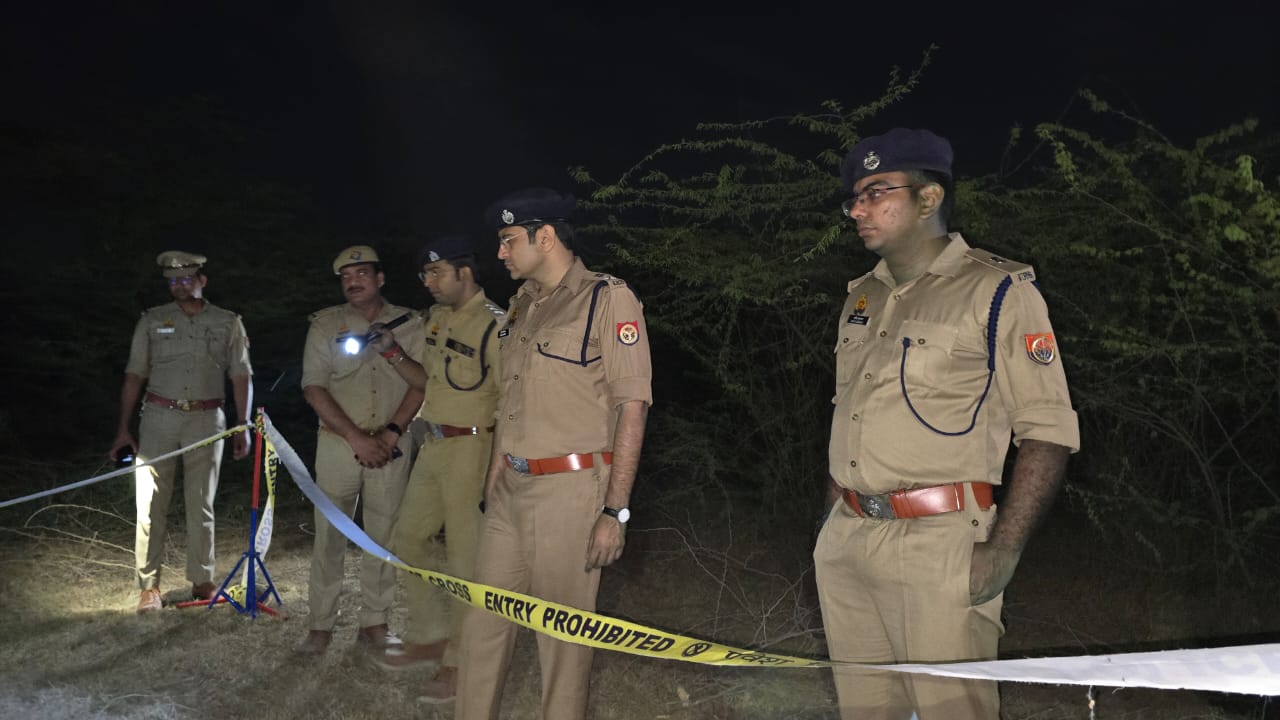 एनकाउंटर सूचना पर पहुंचे डीसीपी निपुण अग्रवाल घटनास्थल पर पहुंचे।